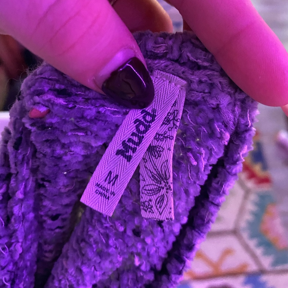 sweater - Picture 4 of 4